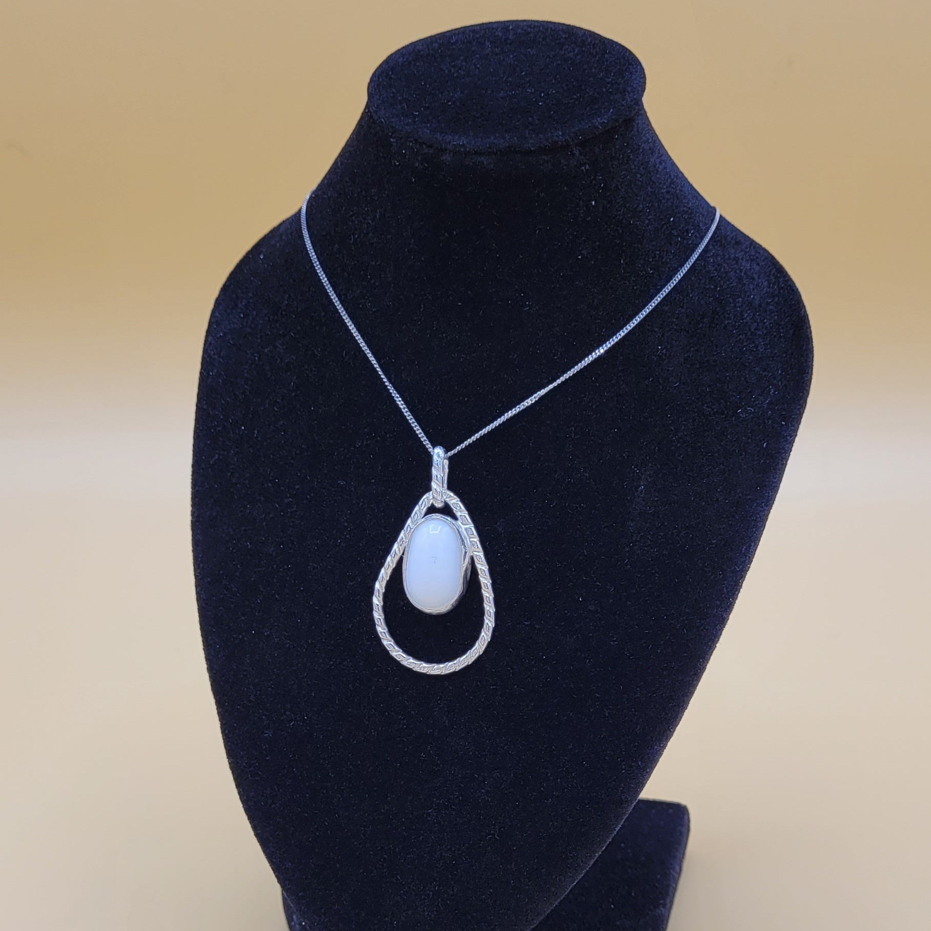 Handmade Silver Necklace With Icelandic Kvartz Stone. (Item # 2016) Silver Chain length 45 cm