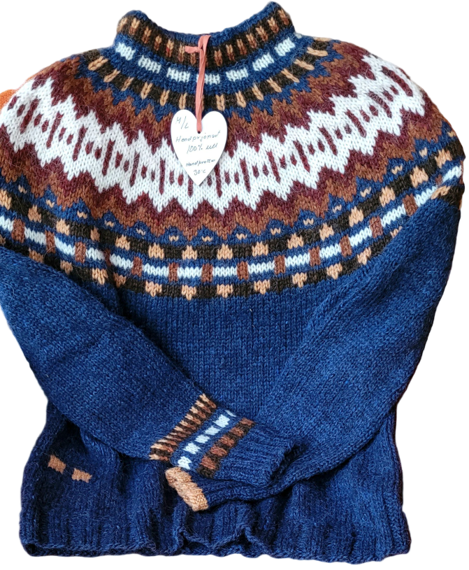 Handknitted Icelandic Wool Sweater Size M / L