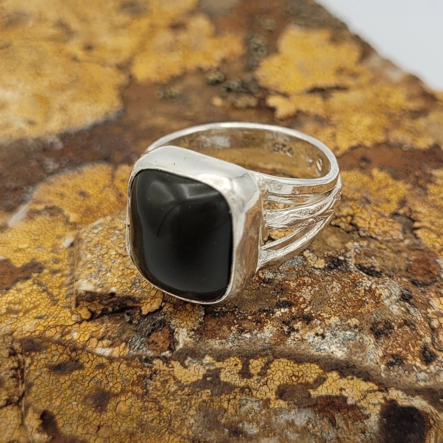 Handmade Silver Ring With Icelandic Jaspis Stone. (Item # 1002) Size 13 HK